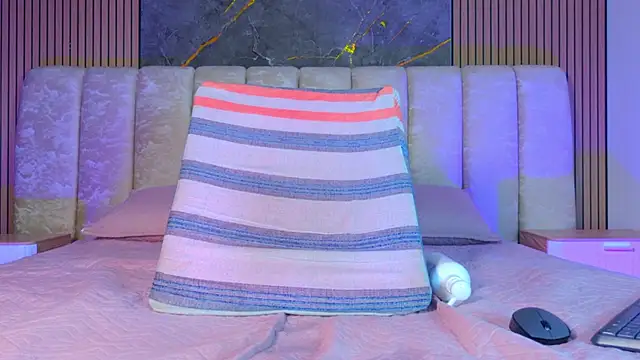 mia_scot's cam snapshot