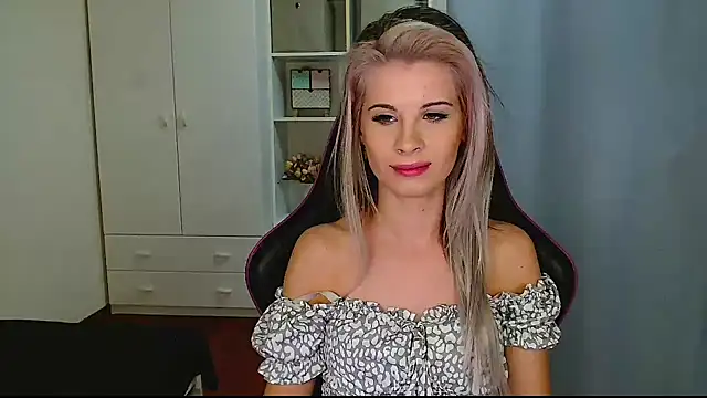 KristineGlow's cam snapshot