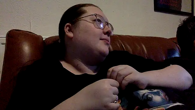 Sexycurvyemilyy live sex cam