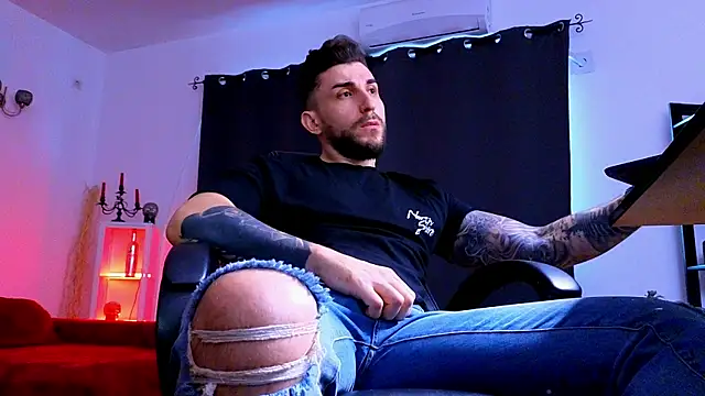 MightyAaron66 live sex cam