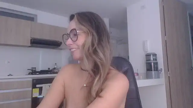 LovePaula live sex cam