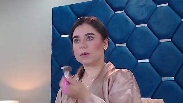 ThaniaJones live sex cam