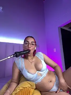 theladymonserrateshow's cam snapshot