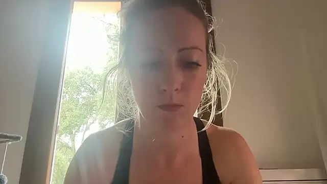 Emmy_frenchie live sex cam