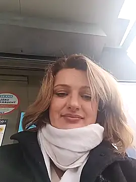 marilynecoquine live sex cam