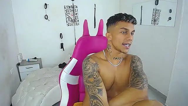 Leonard_Price live sex cam