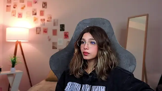 dinnerwithflowers's cam snapshot