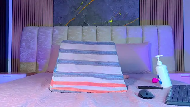 mia_scot's cam snapshot