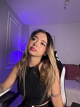 HoneyMollyX's cam snapshot