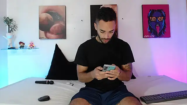 SophieFoxx17's cam snapshot