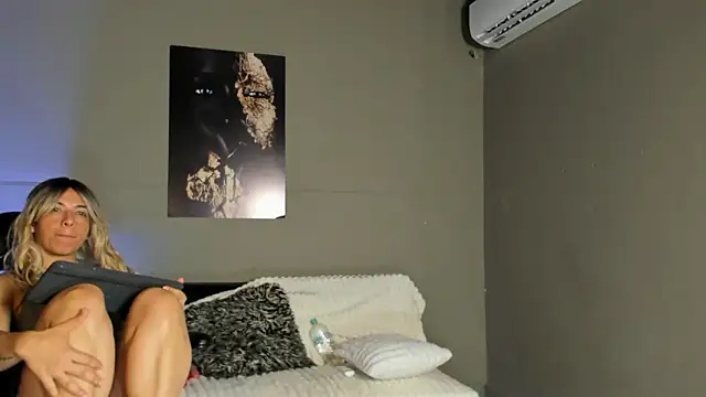 AliceFit_212's cam snapshot