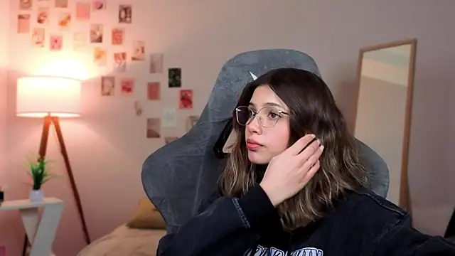 dinnerwithflowers's cam snapshot