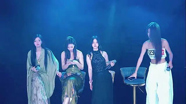 SuperGirl-100's cam snapshot