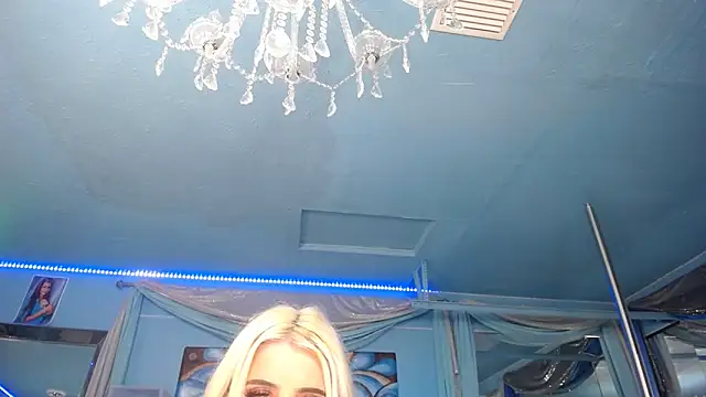 ADRIANNA_FOX's cam snapshot