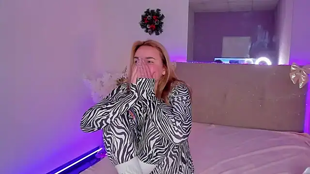 LunaHeadley's cam snapshot