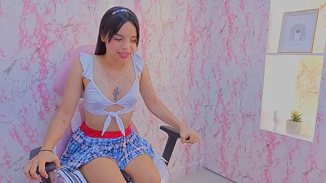 IssaSkinny's cam snapshot