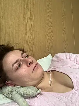 GoldenPussy1329 live sex cam