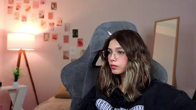 dinnerwithflowers's cam snapshot