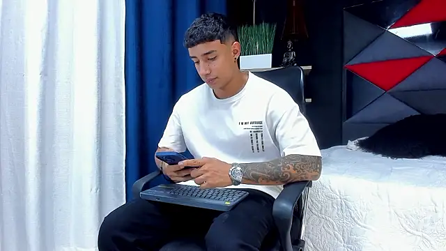 jaze_bradley's cam snapshot