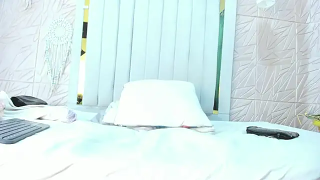 Rebecca_Mitchell's cam snapshot