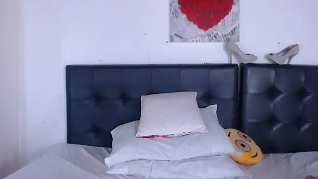 Amara_Red's cam snapshot