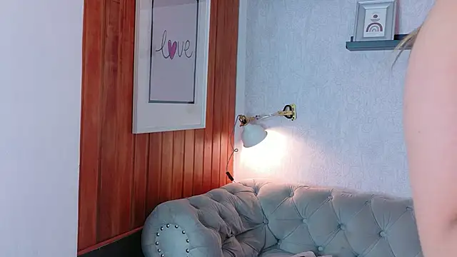 Cloee_Rainbow1's cam snapshot