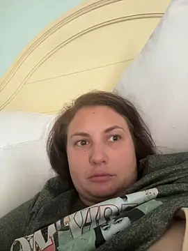 MilfyMrsRobinson live sex cam