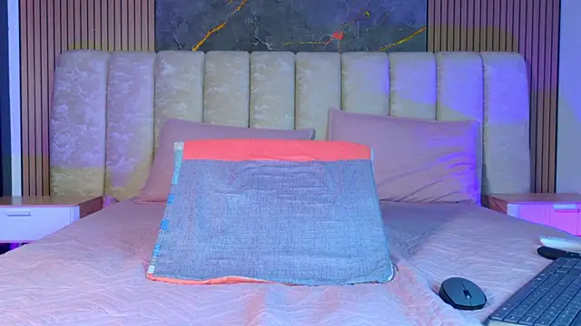 mia_scot's cam snapshot