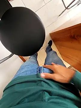 Gymlion90 live sex cam