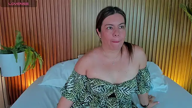 nahia_13's cam snapshot