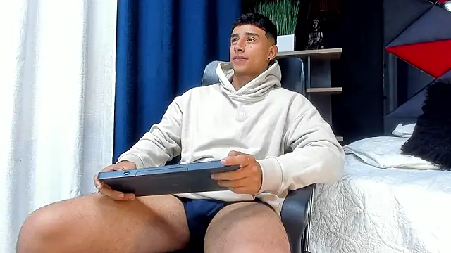 jaze_bradley's cam snapshot