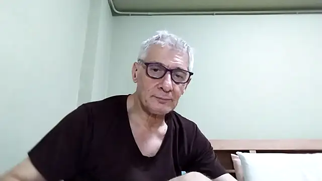 BIGUNCUTHARDCOCK live sex cam