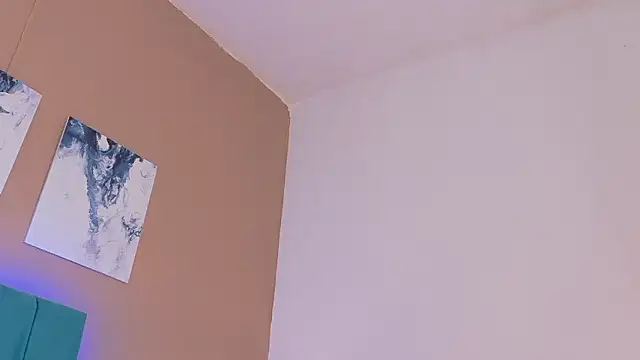 ahvi_ebony's cam snapshot