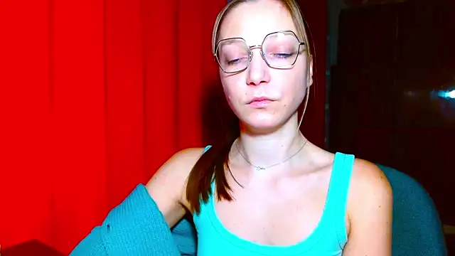 EmillyPlay's cam snapshot