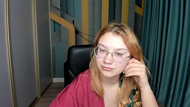 AngelinaLow's cam snapshot