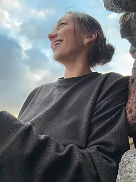 Ninabigtitied's cam snapshot