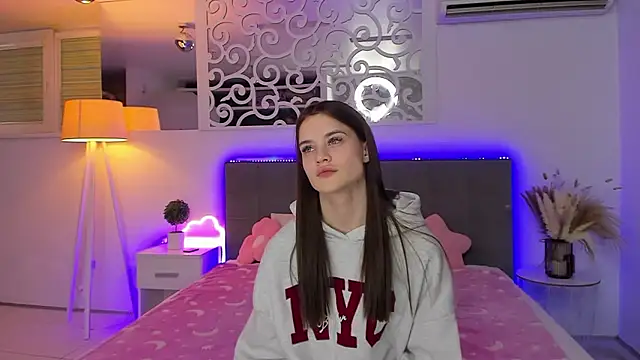 LuisaClover's cam snapshot