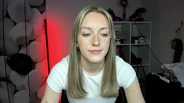 EvelynBlond's cam snapshot