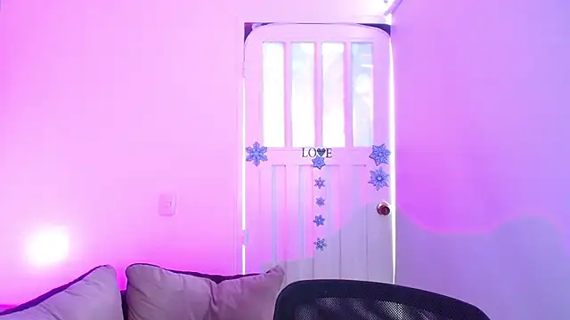 milfrousse's cam snapshot