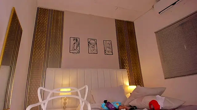 zoe_sky_'s cam snapshot