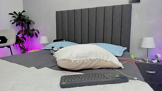 kendra_london's cam snapshot