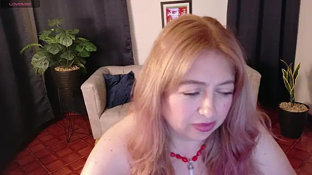 MilfArlet's cam snapshot