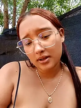 young_dairy01's cam snapshot