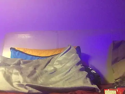 Pilote19 live sex cam