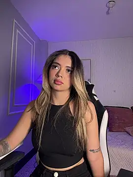 HoneyMollyX live sex cam