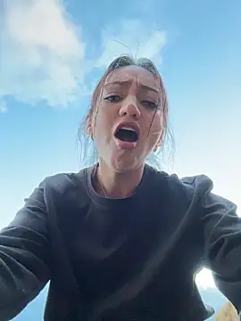 Ninabigtitied's cam snapshot