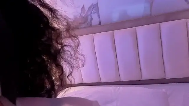 LunaRosse_'s cam snapshot