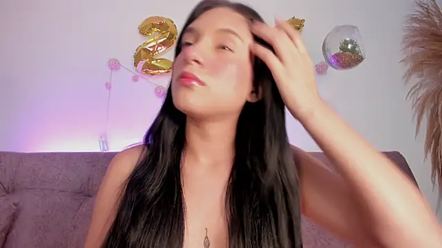 violet_77711's cam snapshot