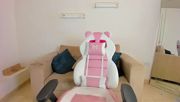 april_smiith's cam snapshot