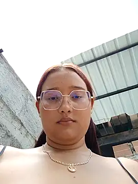 young_dairy01's cam snapshot